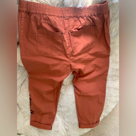 Soft Surroundings Cargo Pants Women Size 1X Everything Under The Sun Embroidered - Picture 10 of 11